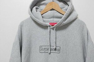 SUPREME × KAWS ◆Chalk Logo Hooded チョークロゴ フーディー グレー XXL スウェット パーカー 裏起毛 カウズ シュプリーム ◆WX20