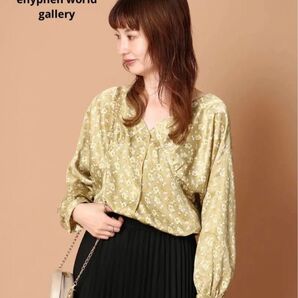ehyphen world gallery イーハイフン サテン花柄ブラウス