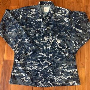 沖縄 米軍実物 US NAVY 迷彩ジャケット オシャレ 劇 ダンス 衣装 ミリタリー サバゲー MEDIUM LONG (管理番号T25)