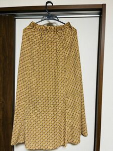 GU プリントロングスカート(カラー:マスタード)Ｍサイズ