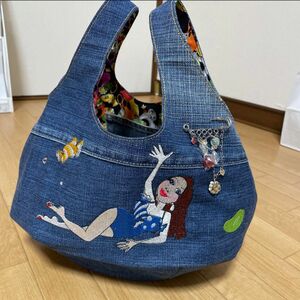 ロラライハリス　デニムリメイク　リバーシブル　ころりんバッグ　ハンドバッグ　ハンドメイド　刺繍