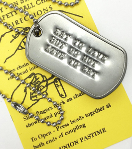 DP-065 名言格言 DOGTAG 食べるために生きるのではない.生きるために食べるのだ ドッグタグ USA 新品