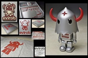 【MEDICOM TOY メディコムトイ evirob シルバー キューブリック KUBRICK 100％ リストバンド ピンバッチ Tシャツ サイズ（M) DEVILROBOTS