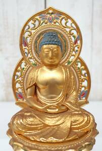 Art hand Auction Традиционные ремесла Буддийское искусство Буддизм *Высококачественная буддийская утварь *Основное изображение секты Сото Статуя Будды Шакьямуни Статуя Будды Стоящая статуя Статуя Будды *Изготовлено из оловянного сплава, позолота *Яркая цветная отделка, расписанная вручную, белый картонный ящик, скульптура, объект, восточная скульптура, Статуя Будды