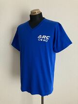 【ARC】Tシャツ Mサイズ Skyline & GT-R Owner's Club 美品 Vネック 青系 普段着 AUTOなど _画像1