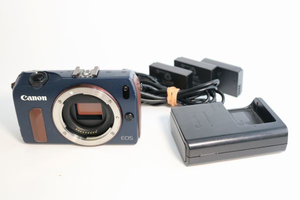 激安ブランド □ほぼ新品□ キヤノン CANON EOS M ダブルレンズキット