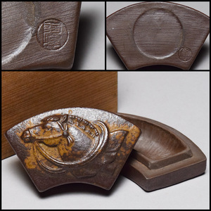 [...] tree ... Bizen . shape horse incense case . main .* join box attaching tea utensils Bizen .[x-005]