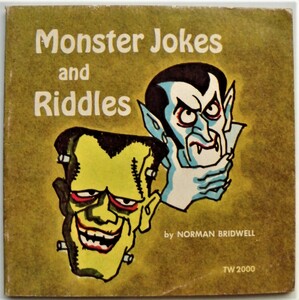 *1972 год выпуск * английская версия книга с картинками *Monster Jokes and Riddles*NORMAN BRIDWELL работа * Monstar шутки .....*