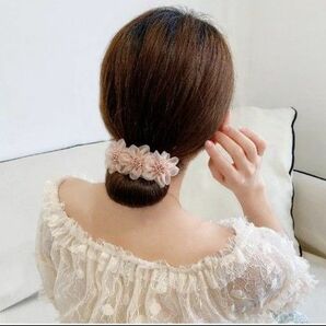 ヘアアクセサリー　お花　ピンクカラー　団子ヘア　まとめ髪　デフトバン