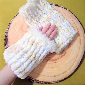 『ペールカラーのふわふわアームウォーマー』 ハンドメイド ハンドウォーマー もこもこ ファー ボア ハンドカバー