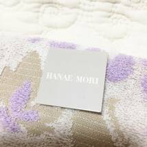 新品タグ付き　百貨店商品　HANAE MORI　蝶　紫　タオル　ハンカチ　綿１００％_画像2