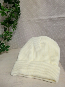 ★（株）ワールド Cutie Blonde★シンプルで使いやすいオフホワイトのリブ編みニット帽★