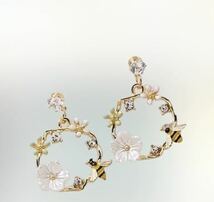 【新品未使用 即日発送】フラワー ビー リング ゴールド ピアス 蜂 指輪 花 フープ イヤーカフ フラワー キュービックジルコニア シルバー_画像1