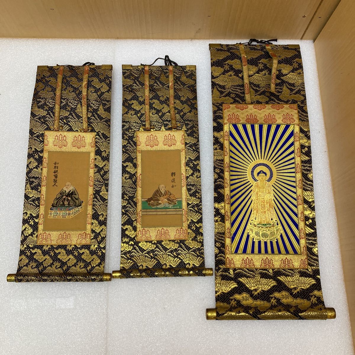 送料込!室町期 蓮如上人六字掛軸 真蹟証明状付 蒔絵の箱付-