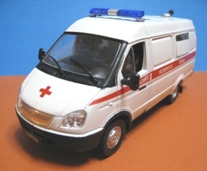1/43 GAZ 32214 救急車 赤十字