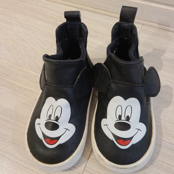 みみみ、ミッキーマウススニーカー!10ー11cm 18/19 Disney 黒