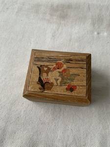 寄木細工デザインが素敵な小さな木製ケース 小物入日本製古道具インテリアディスプレイ什器アンティークビンテージ収納レトロオブジェ飾り