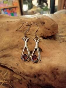 Art hand Auction silver 925, natural stone, garnet, earrings, left and right set, handmade, earrings, colored stones, others