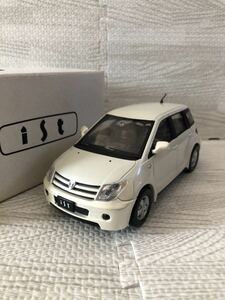 1/24 トヨタ 初代イスト ist 非売品 カラーサンプル ミニカー ホワイトパール