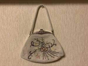 ●アンティーク 花柄刺繍入り がま口ビーズバッグ 和装小物 着物 ハンドバッグ ワンハンドル ビンテージ レトロ 白 フラワー