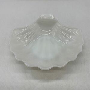 50s Vinterge FIRE KING SHELL 50 period Vintage Fire King shell candy dish white G1519