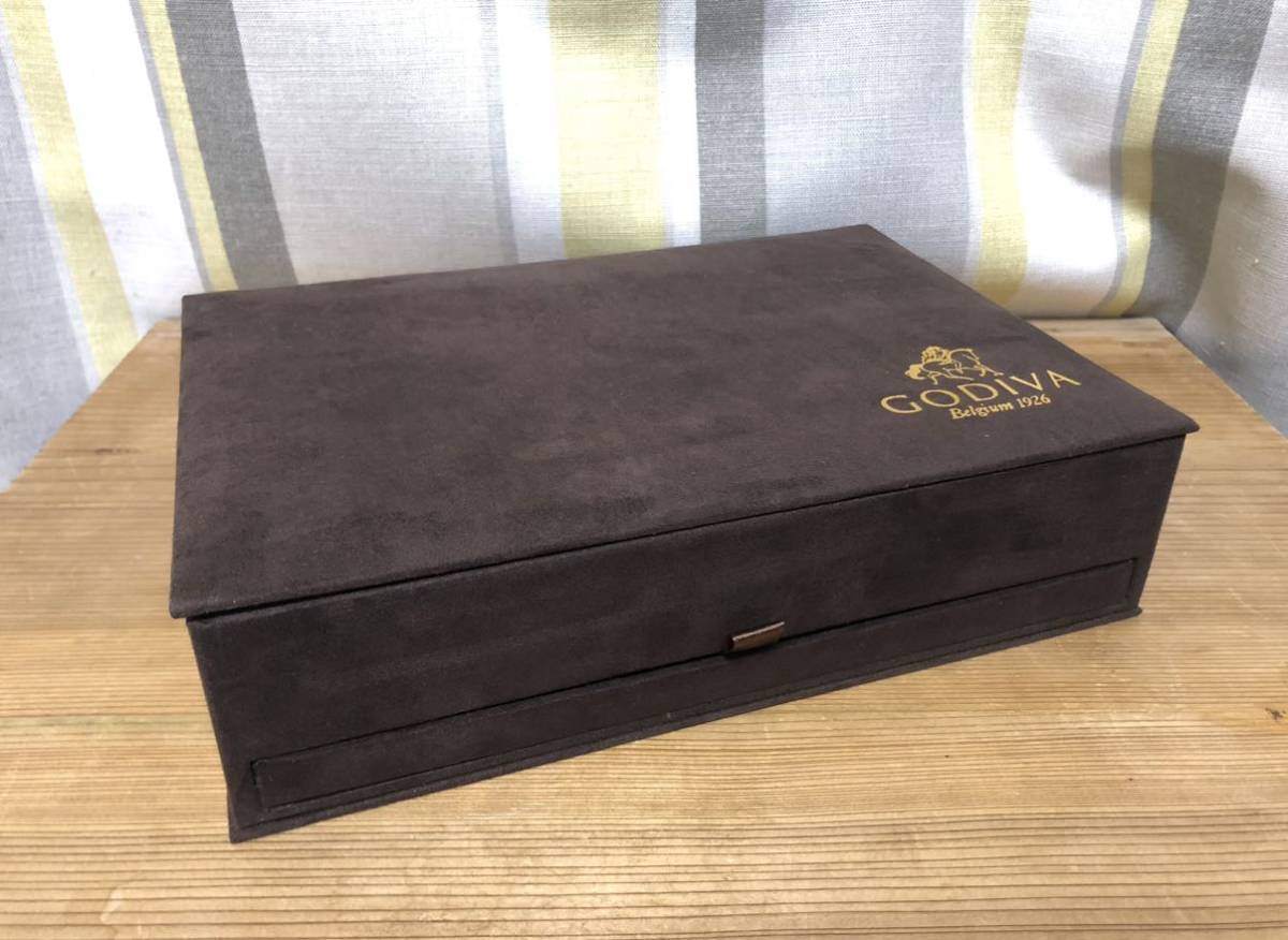 GODIVA 空箱 ② バレンタイン アクセサリー入れ 新品、未使用品 GODIVA 箱
