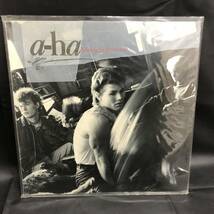 a-ha Hunting High And Low ハンティングハイ・アンド・ロウ　レコード　音源未確認　帯　歌詞対訳付き_画像1