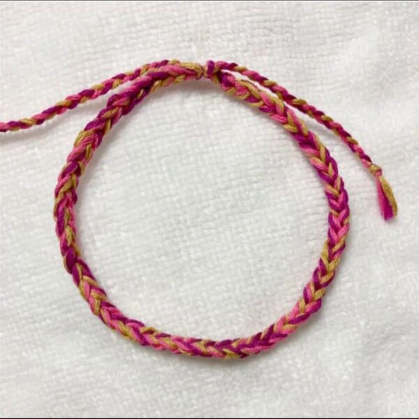 ミサンガ アンクレット ブレスレット 刺繍糸 アクセサリー ハンドメイド ピンク 紫 黄土色 パープル