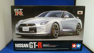 タミヤ NISSAN GT-R 1/24 スポーツカーシリーズ No.300