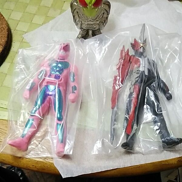 令和仮面ライダーセット(ゼロワンはハッピーセット) セイバー・リバイ