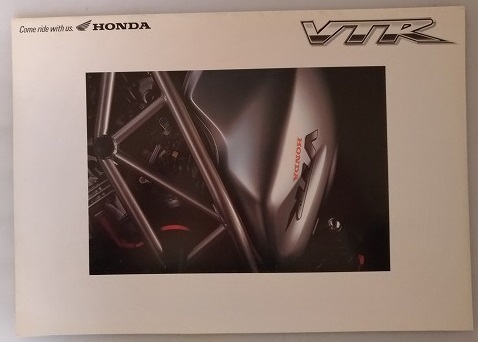 VTR (MC33) 車体カタログ 1997年11月 VTR 旧車・当時物 古本・即決・送料無料 管理№ 40101Q