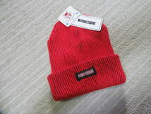 ＰＯＩＮＴ　ＳＱＵＡＲＥ　ジュニア　フリーサイズ　ニット帽子　厚めの赤い縦じまに中は黒地　未使用　保管品_画像1