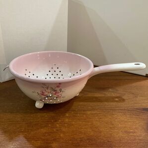 旧イマン ビビアンピンク足付片手コランダー