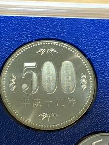 即決あり！ 平成16年 ミントセット　出し「500円」硬貨　未使用品　１枚 　送料全国94円 ペーパーコインホルダー発送