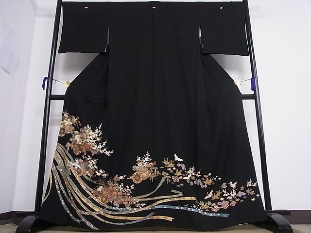 着物屋こころ 豪華黒留袖 駒刺繍 鬘帯花車飛鶴文 金彩 着丈163cm 裄丈 ...
