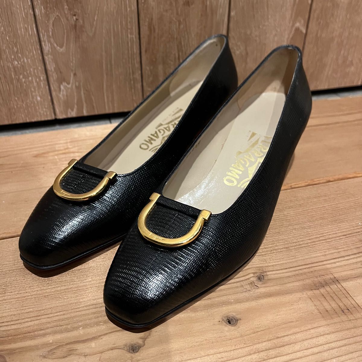 Ferragamo サルバトーレフェラガモ クロコブラックパンプス