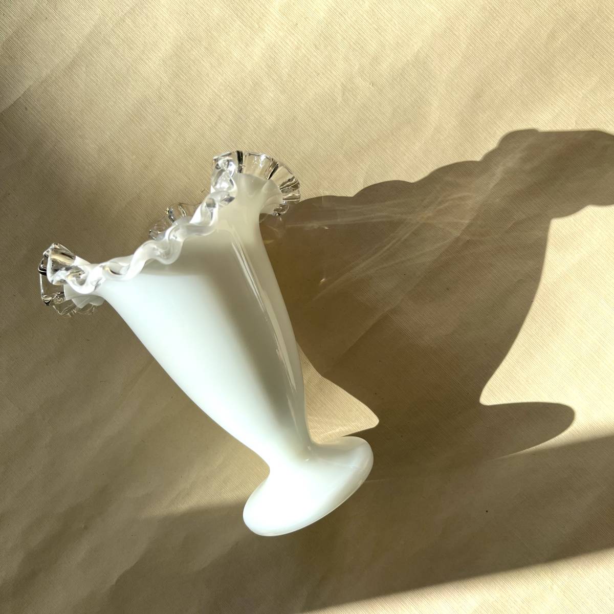 ヤフオク! -「ミルクガラス 花瓶」(住まい、インテリア) の落札相場 