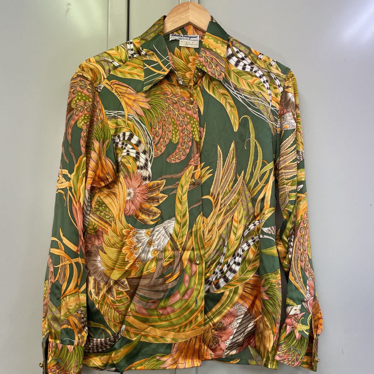 超美品 美品 ESCADA ドイツ製 総柄 花柄 ブラウス pinkandbird.com