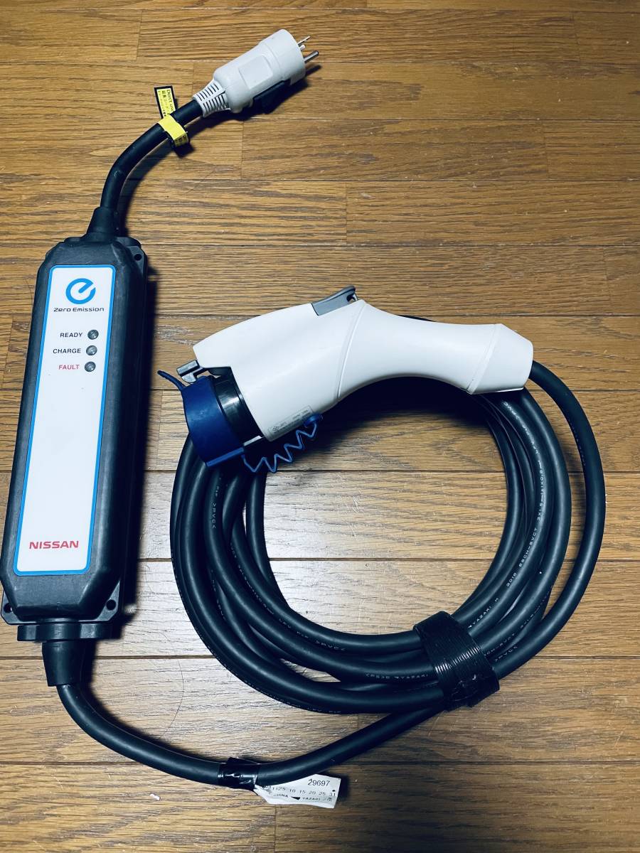 美品 最新型番 日産リーフ充電ケーブル 6WX0A 908 amnayahotels.com