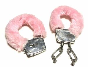 一度使用 手錠 ファー付き ピンク色 コスプレ ポリス 警察官 ハロウィン バイオハザード USJ ギャル ショーパンに ファッションアイテム 