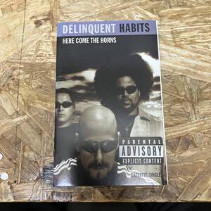 ク HIPHOP,R&B DELINQUENT HABITS - HERE COME THE HORNS シングル TAPE 中古品