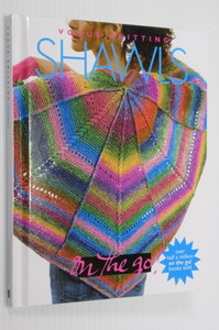  шаль иностранная книга Vogue Knitting Shawls размер примерно 18.5×14.5.