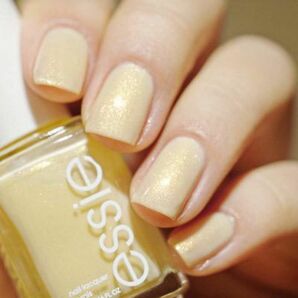 essie ネイルポリッシュ、ラメ入りイエロー