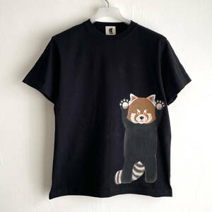 Art hand Auction メンズ Tシャツ Sサイズ 黒 レッサーパン柄Tシャツ ブラック ハンドメイド 手描きTシャツ 動物, Sサイズ, 丸首, イラスト, キャラクター