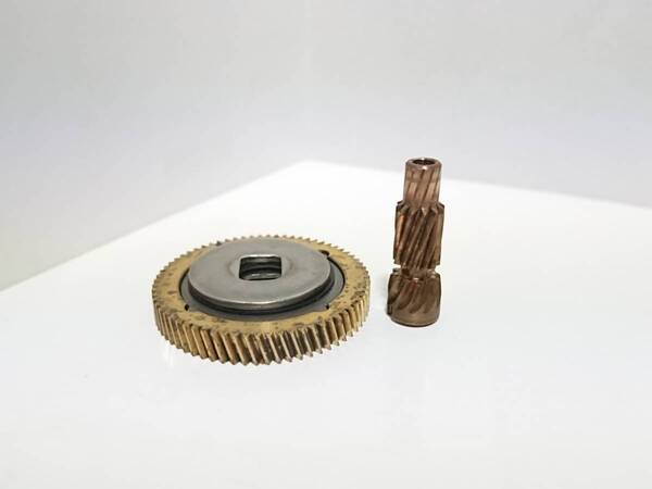 良品 右 ハンドル 5.7ギア TD-Z 用 / 103 105 メガバス TD ito などに / TD Z USトレイル 純正 ギア セット TD-Z 装着OK 6.3 → 5.7 変更可