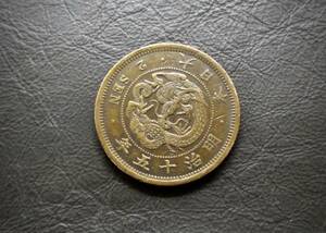 Meiji 15 Ryu 2 Sen Бронзовая монета Бесплатная доставка (15277) Старый сын Античный Ниппон Кику Кику сокровище эмблемы