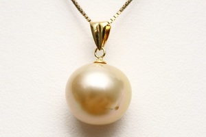  south . White Butterfly pearl pearl pendant top 13mm natural Gold color K18 made 