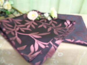 高級テーブルクロス　ソファ/ベットカバー　草木柄　赤紫　140×185　中古美品