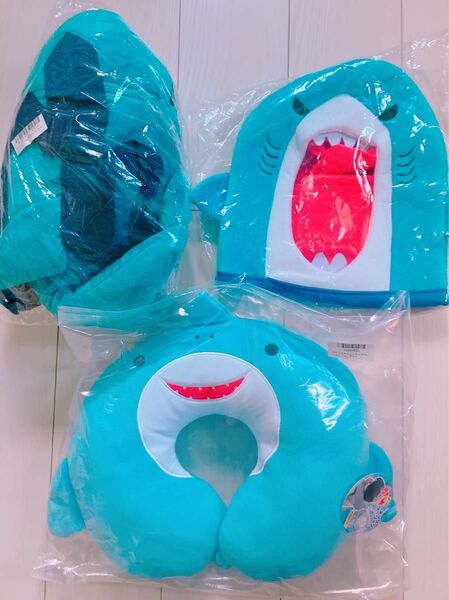 ホオジロザメフード型マスク&ホオジロザメぬいぐるみリュック&モチッとサメくんネッククッション