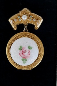 Art hand Auction ■ Dessiné à la main, Broche médaillon en émail guilloché, Royaume-Uni Vintage/Antique ■, accessoires pour dames, broche, autres